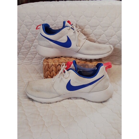 Man's Nike White Tennis Shoes Size 12 Some Wear See Pnotos - Picture 3 of 14